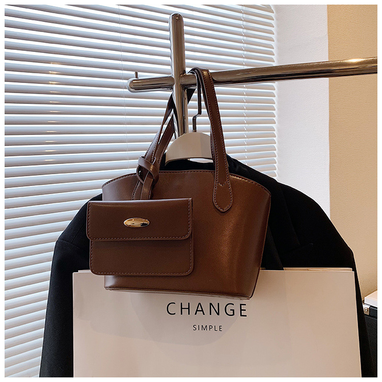 Borsa piccola portatile di moda estiva nuova borsa a secchiello casual semplice da donna 2023 borsa per ascelle suocera con trama di nicchia_voghion.com