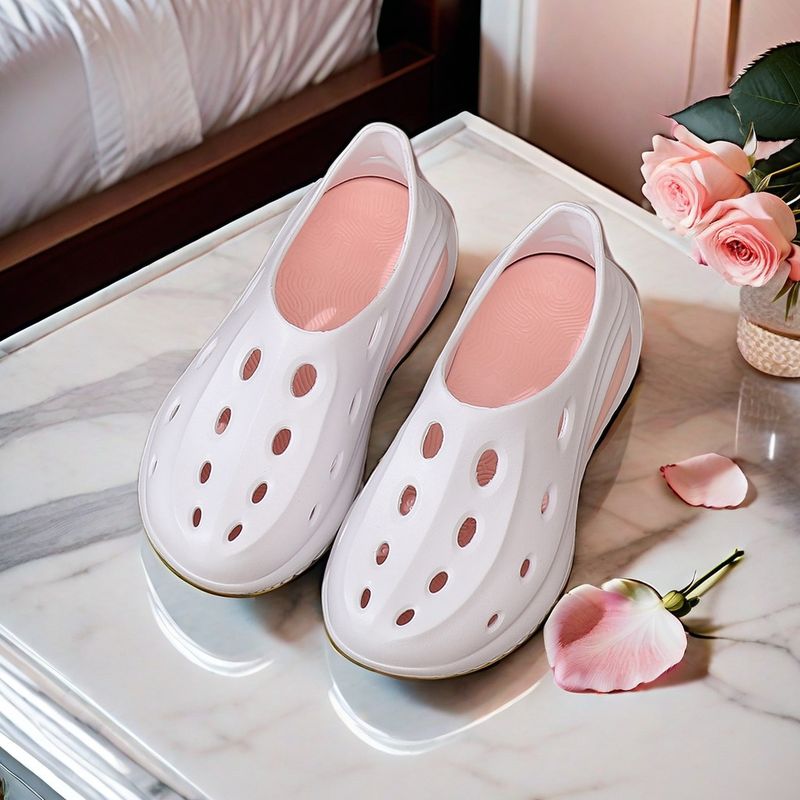 2025 New Hole Shoes Summer Thick Sole Sandals Men's Sports Outwear Wear Durable Beach Slippers_voghion.com