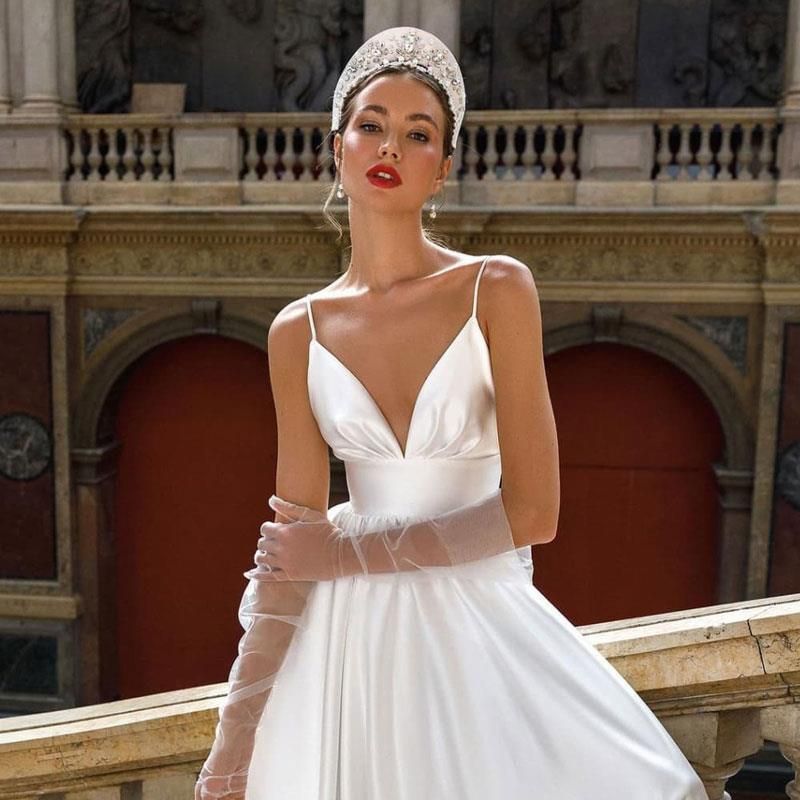 Abito da sposa in raso con strascico per la nuova riunione annuale delle donne_voghion.com