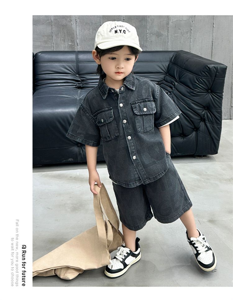 Vêtements pour enfants Costume d'été en denim à manches courtes pour garçons 2024 été nouveau costume deux pièces décontracté pour bébé de petite et moyenne taille tendance mince_voghion.com