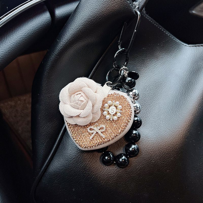 Nuovo portachiavi per auto con ciondolo per borsa con perline e specchio pieghevole portatile a forma di cuore di camelia con strass_voghion.com