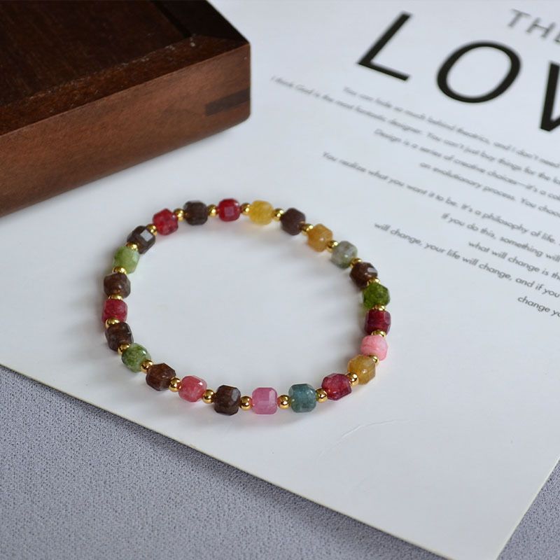 Bracciale elastico semplice ed elegante, dolce e quotidiano, con tormalina, geometrico, colorato e tagliato a cubetti, stile francese, di nicchia_voghion.com