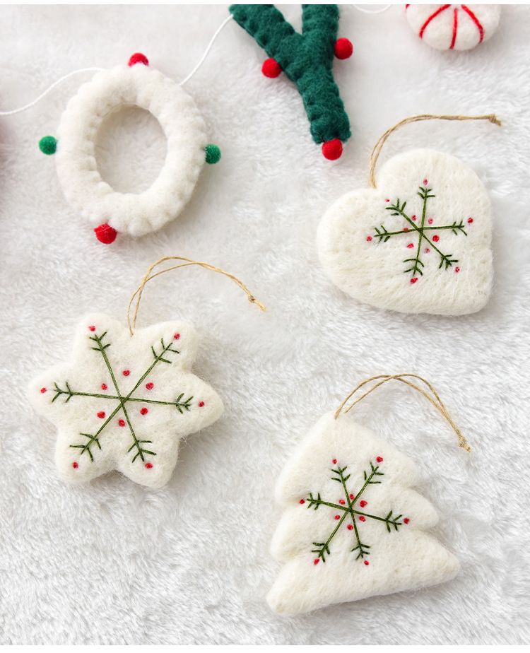 NUCHI Filz-Weihnachtsornamente, Mini-Schneeflocken & Baumschmuck zum Aufhängen, 7 x 8 cm, verschiedene Designs_voghion.com