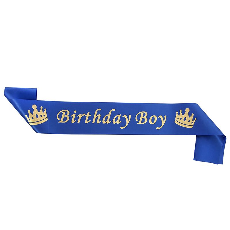 Cinturón de fiesta con corona de cielo estrellado azul y etiqueta para cumpleaños de niño._voghion.com