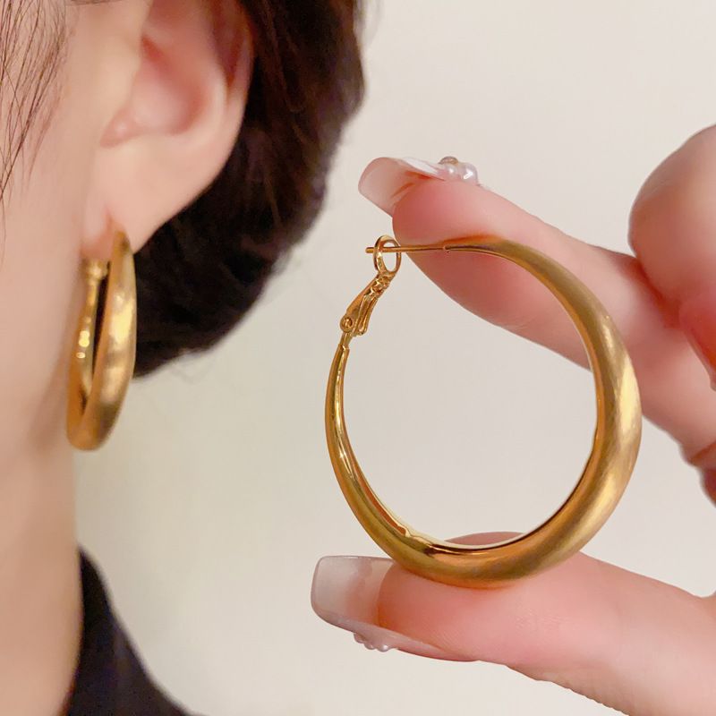 S Silver Needle Personality Fashion Simple Metal Brushed Circle Elegant Versatile Light Luxury Minimalist Style Hoop_voghion.com