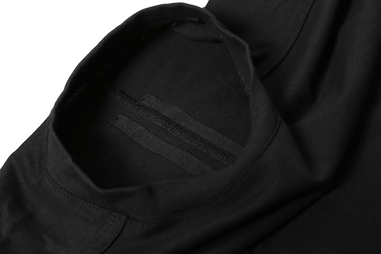 Męska koszulka z naszywką, luźna, z pięciopunktowym rękawem_voghion.com