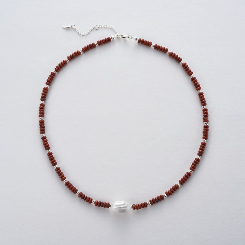 Elegante rubinbesetzte Choker-Halskette mit ovalem Anhänger, luxuriöser, leicht kupferplattierter Weißgold-Stil, französischer Retro-Look für jeden Tag_voghion.com