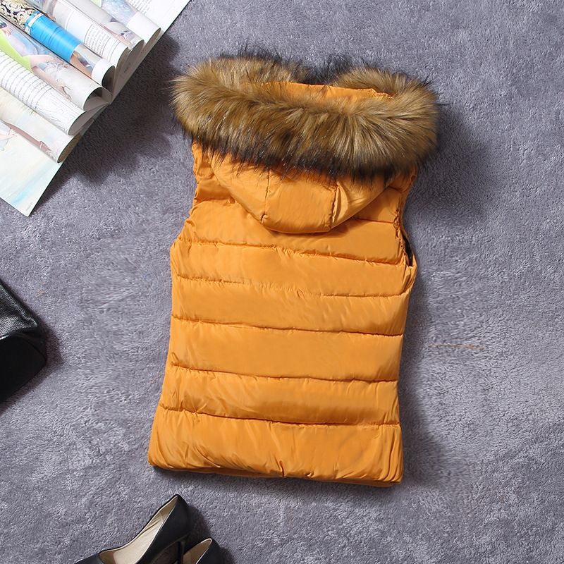Gilet matelassé à capuche pour femme avec bordure en fausse fourrure – Veste matelassée légère sans manches pour le quotidien et les déplacements (rose/jaune/rouge/noir)_voghion.com