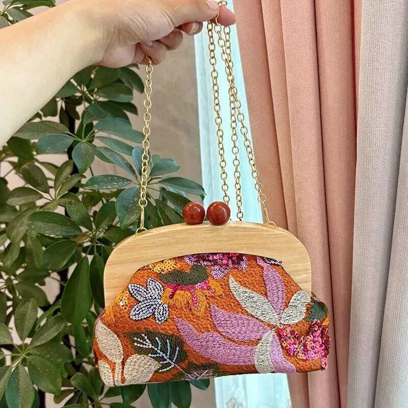 Borsa a tracolla da donna con paillettes, tracolla in legno con applicazioni floreali, ricamo a conchiglia, tessuto da spiaggia_voghion.com