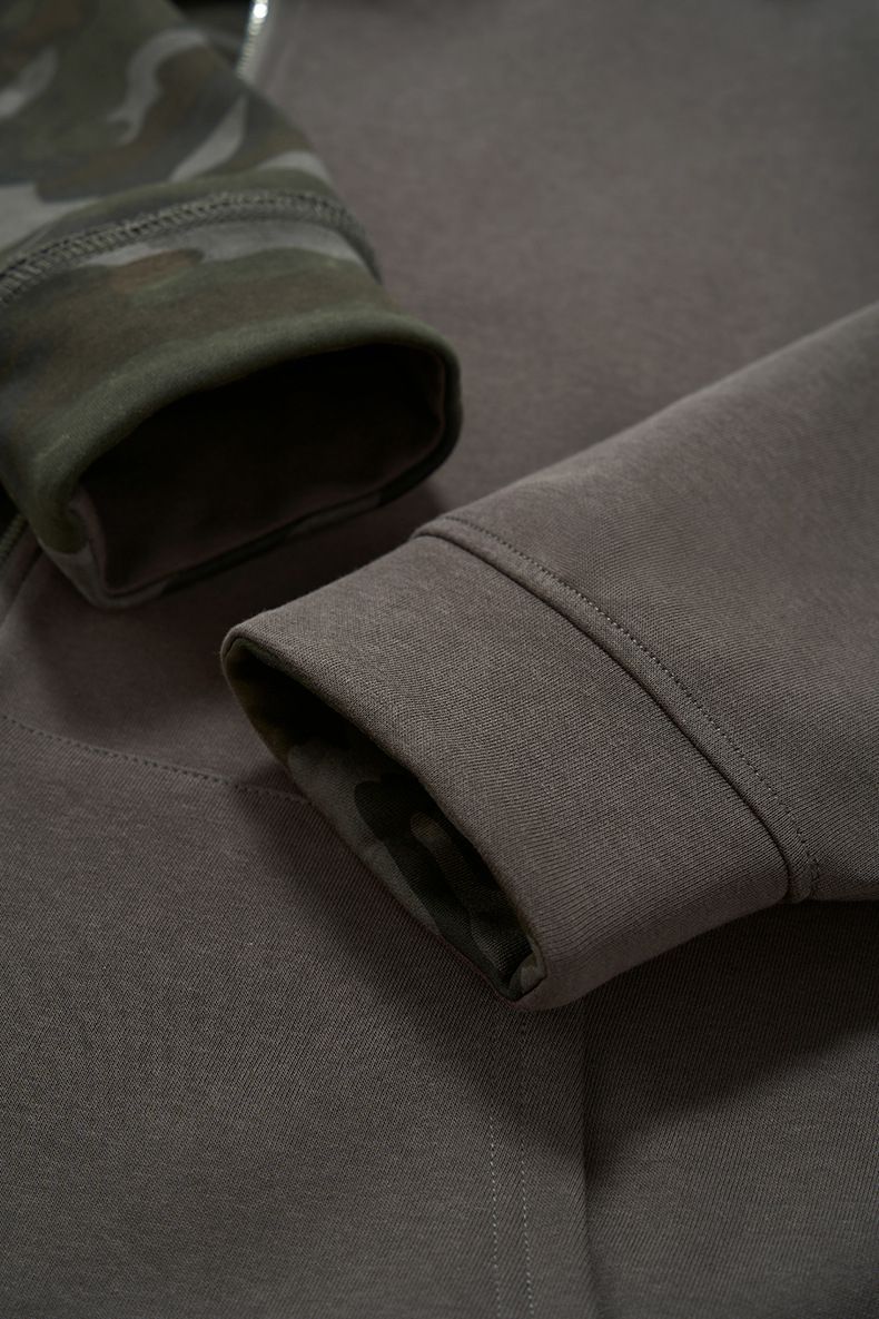 "Men's Reversible Camo Zip-Up Hoodie - Boxy Streetwear Jacket With Drop Shoulder For Casual Wear"_voghion.com