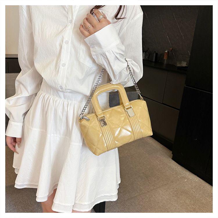 Borsa a mano con catena trapuntata per donna 2025, nuova borsa a secchiello a tracolla semplice, versatile e alla moda_voghion.com