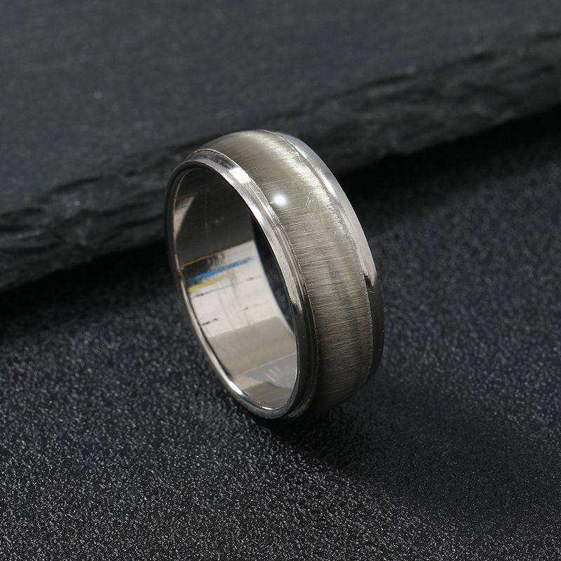 Anello da uomo in acciaio al titanio con resina a forma di occhio di gatto orizzontale placcato color sabbia, in acciaio inossidabile, di alta qualità e con personalità creativa._voghion.com
