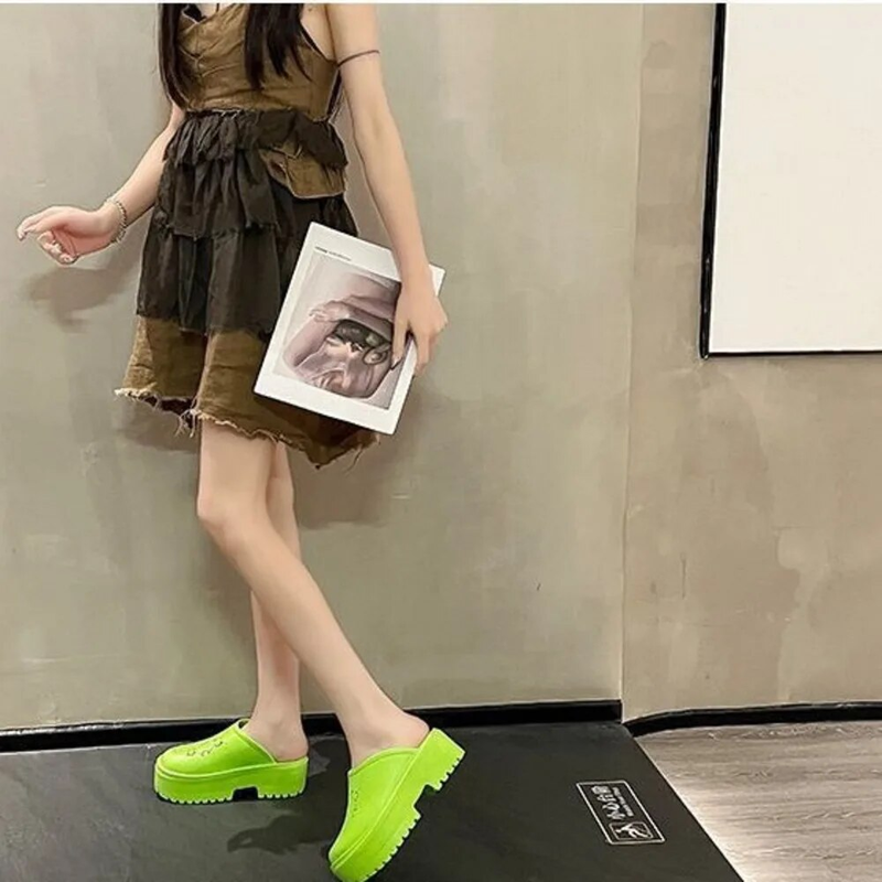 Baotou-Hausschuhe aus EVA für Damen im Sommer, modische und süße Biskuit-Absätze, rutschfeste Hausschuhe für den Heimgebrauch, faule, dicke Sohlen_voghion.com