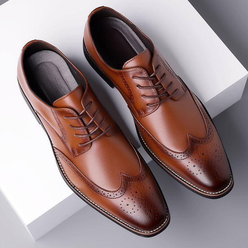 2024 Neue geschnitzte Brogue-Schuhe aus britischem Echtleder für formelle Herren, Schnürschuhe, spitze Zehenpartie, große Größe_voghion.com