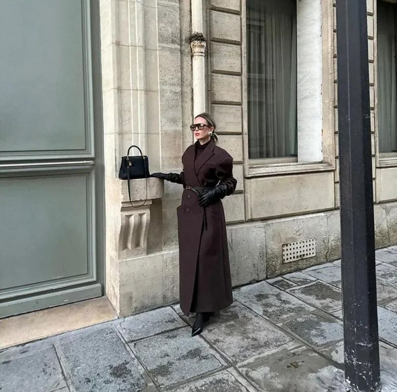 Damenmantel mit zweireihigem Revers und gepolsterten Schultern – Baumwollmischung, entspannte Passform, Herbstmode, Braun_voghion.com