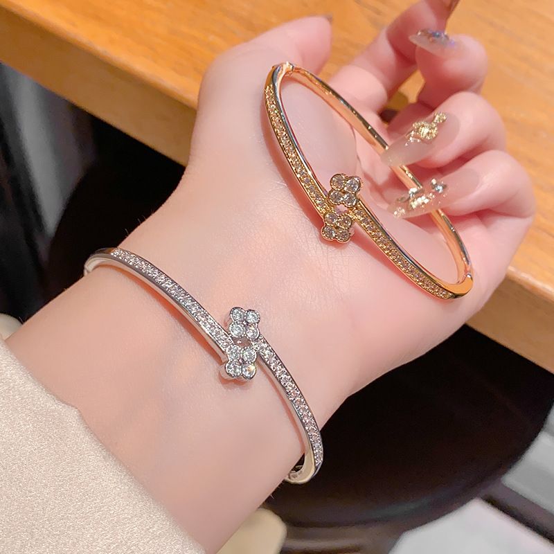 Elegant Four-Leaf Clover Bracelet With Zirconia Stones, Adjustable Square Clasp, Fashionable Boho Chic Jewelry For Women_voghion.com