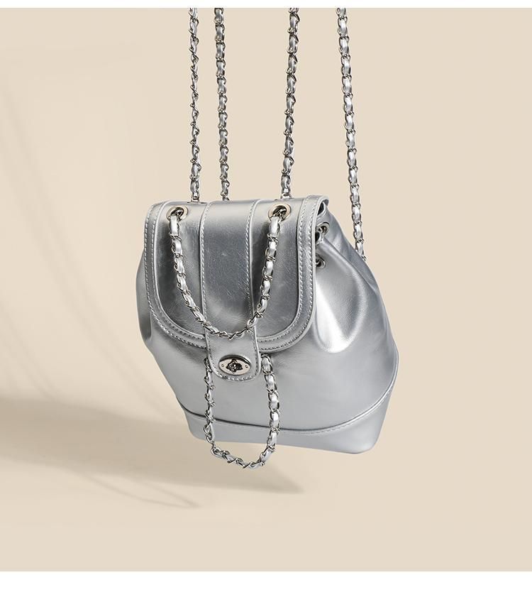 【Esclusiva dal vivo】Zaino con catena di nicchia in stile coreano 2025 Nuova borsa a tracolla da viaggio da donna alla moda per pendolari_voghion.com