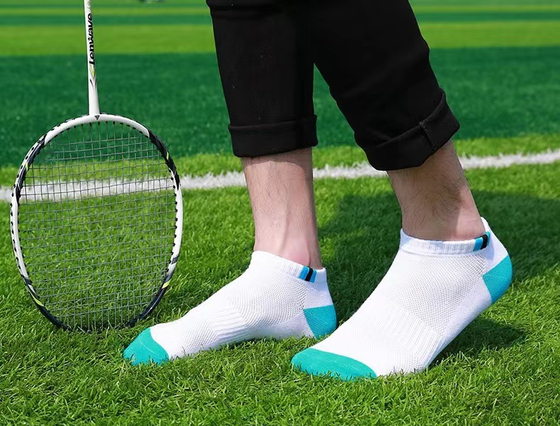 2024 Neue atmungsaktive Laufsocken aus Baumwolle für Sport und Freizeit mit flachem Mund und unsichtbaren Bootssocken für Herren_voghion.com