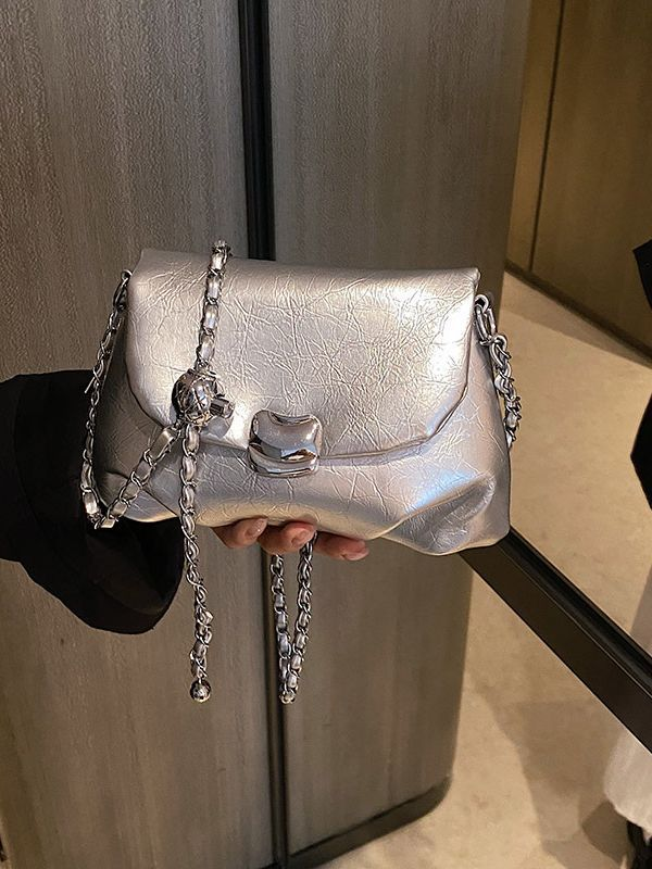 Bolsa de corrente de estilo estrangeiro de alta qualidade feminina 2023, novo design de nicho, bolsa carteiro, enrugada, moderna, bolsa de ombro pequena quadrada_voghion.com