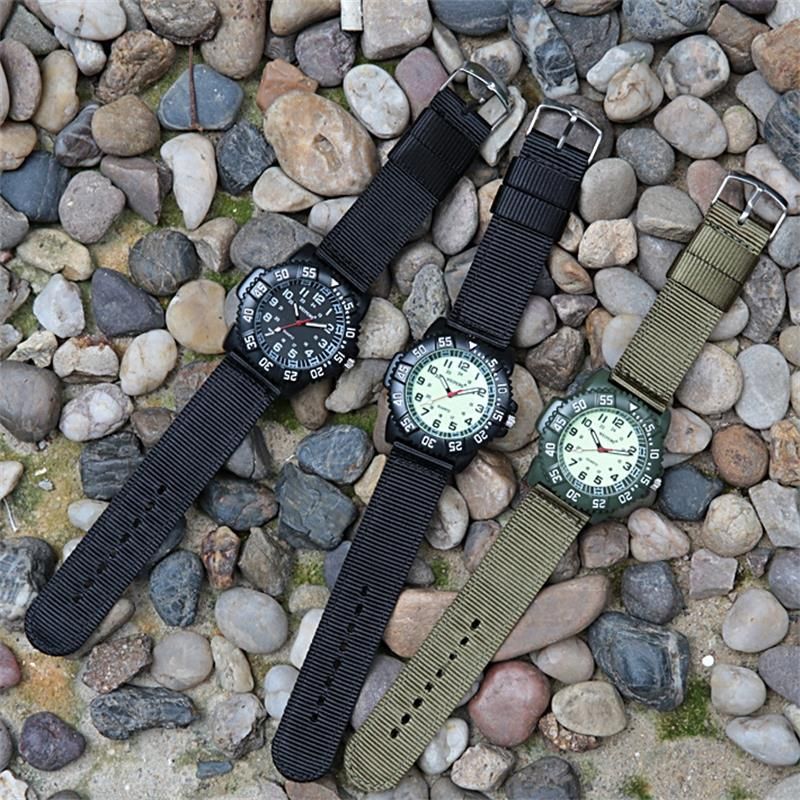 Montre-bracelet à quartz lumineuse pour homme et femme, idéale pour les sports de plein air et les étudiants_voghion.com