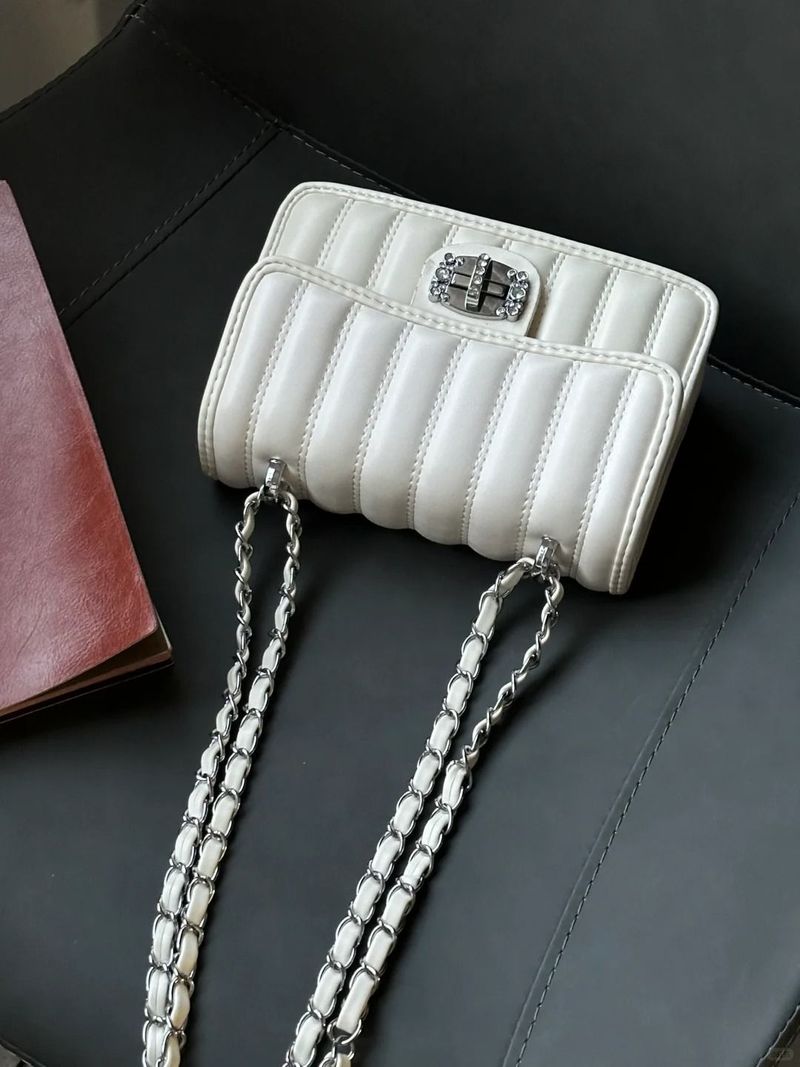 Premium Texture 2025 Spring And Summer Style New Design Embroidery Line Versatile Women's Bag._voghion.com