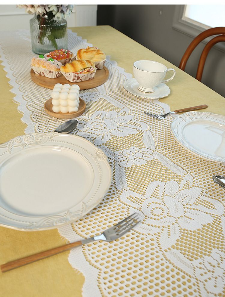 Weihnachtstischläufer mit Spitzenbesatz – Elegante Feiertags- und Hochzeitsdekoration (2er-Set)_voghion.com