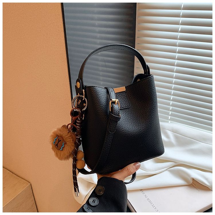 Francese 2024 Nuovo secchiello portatile alla moda di grande capacità per le donne, borsa a tracolla singola di alta qualità_voghion.com