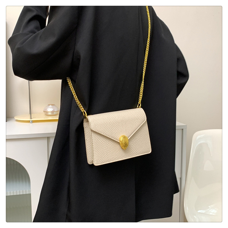 2023 Borsa quadrata piccola testa di serpente di fascia alta Tinta unita Moda Borsa a tracolla monospalla versatile semplice Borsa a catena con chiusura in stile occidentale_voghion.com