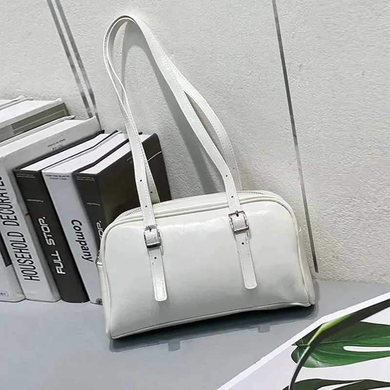 Designer 2025 Ladies Boston 2024 Neue minimalistische kochende leichte Joker-Sport- und Fiess-Tasche mit großer Kapazität sollte eine B-Tasche sein_voghion.com