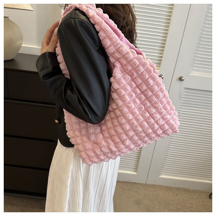 Estilo ocidental versátil nuvem plissada para mulheres 2024 bolsa coreana de axila com design de grande capacidade e uma sensação de_voghion.com