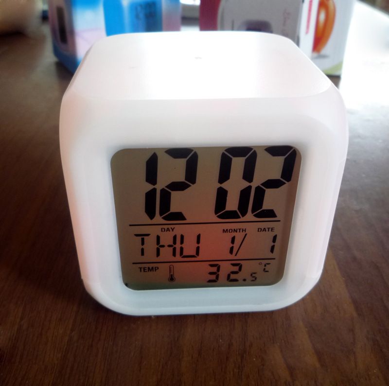 Mood-Changing LED Alarm Clock With 7 Color Shifts - Modern Digital Clock With Soft Wake-Up Light, Battery Powered, Simple Design For Bedroom & Office_voghion.com