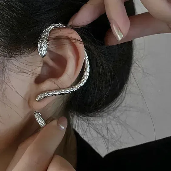 VintageNiche Shape Earrings Simple Small Snake Clip Fashionable High End Punk Style Ear Studs For All Occasions 250228_voghion.com