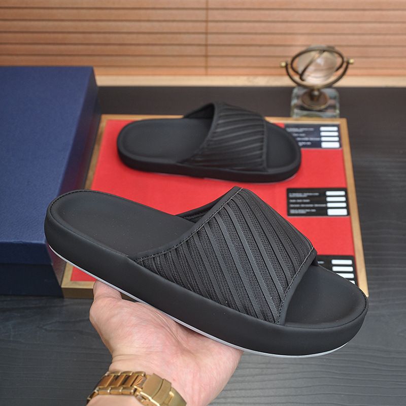 2025 Summer New Men's Versatile Outdoor Soft Sole Closed-Toe Half Slippers Non-Slip Beach Sandals_voghion.com