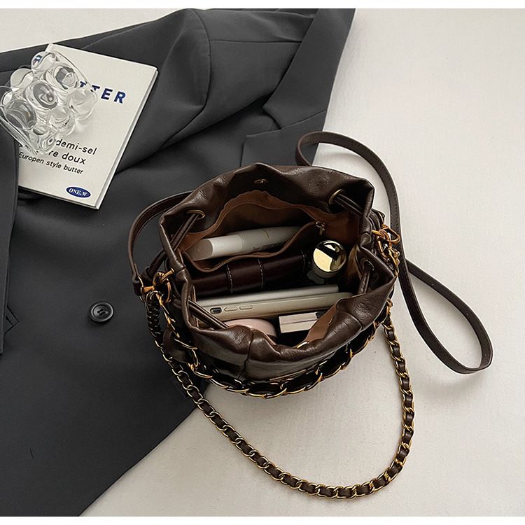 Soft leather pleated bucket bag, women's light luxury bags with a stylish and niche high-end texture, chain shoulder_voghion.com