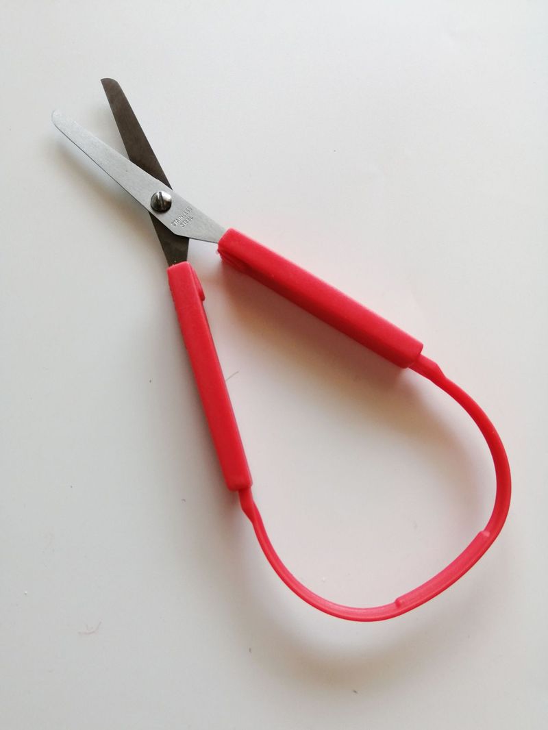 Manufacturers produce and sell 2CR#13 stainless steel student scissors ring elastic office scissors stationery elastic yarn scissors_voghion.com