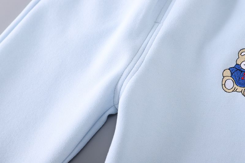 Completo due pezzi con felpa e pantaloni per bambini, motivo: orsetto inglese, primavera/autunno 2025_voghion.com