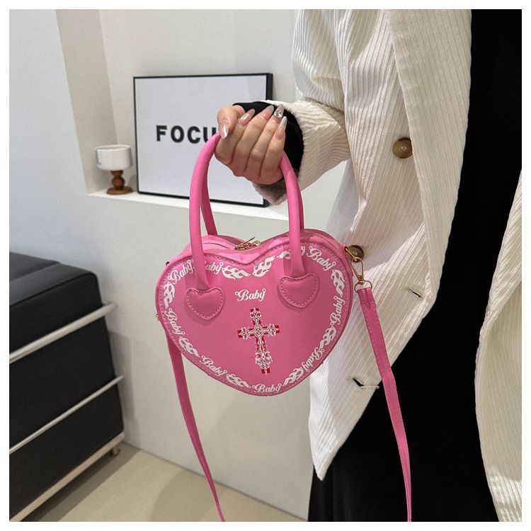 Borsa da donna personalizzata Rivet Punk Dark 2024 Nuova borsa a forma di cuore, borsa a tracolla incrociata, borsa a tracolla per donna_voghion.com