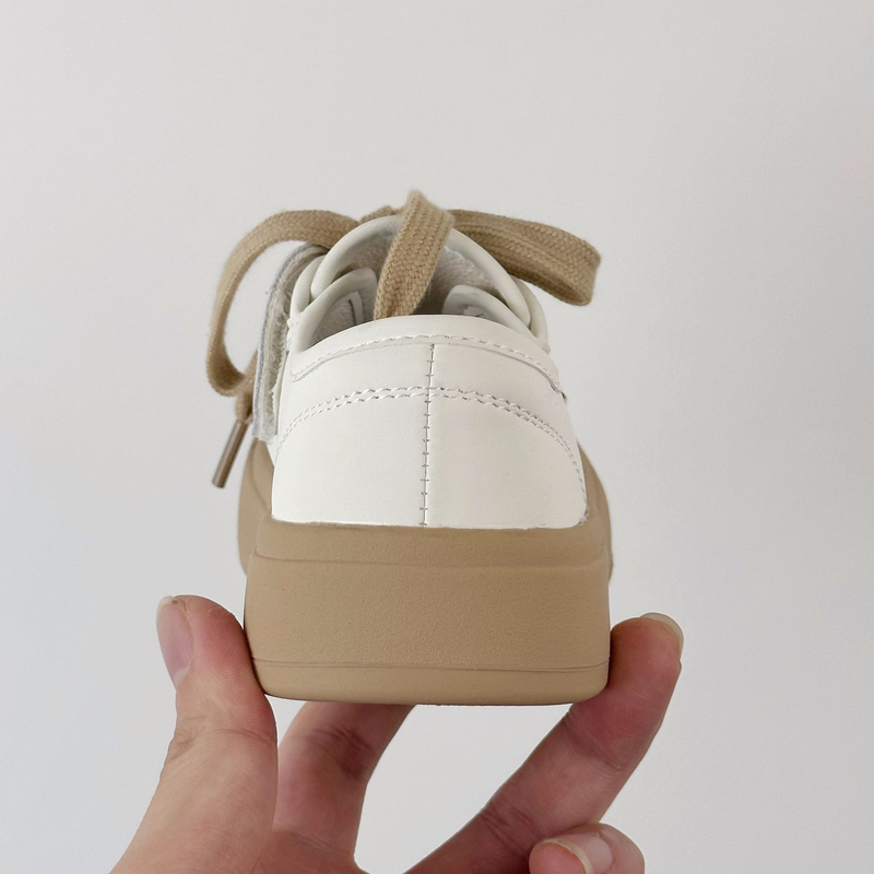 2024 Scarpe casual con testa a conchiglia alla moda in edizione coreana bianca per bambini nuovi della primavera 2024 per ragazzi e ragazze_voghion.com