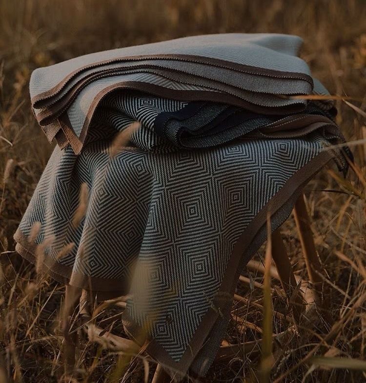 Q3Y Light Luxury Nordic Style Air Conditioning Nap Sofa Throw Bed Airplane Blanket_voghion.com