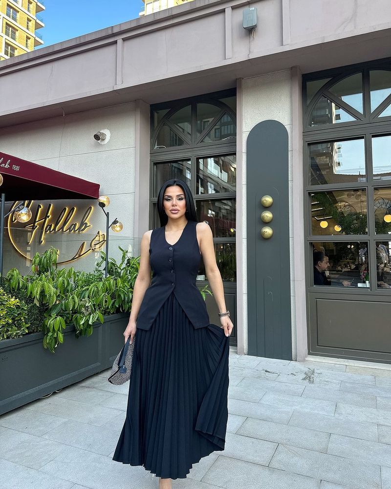 Vêtements pour femmes Costumes pour femmes Gilet sans manches d'été Fente Couleur unie Grande jupe plissée à volants Vêtements pour femmes Deux pièces Été_voghion.com