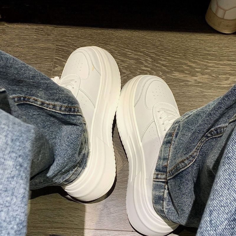 Witte platform sneakers voor dames 2025 Nieuwe ademende stijl Trendy nicheontwerp Hoogteverhogende plank Student_voghion.com