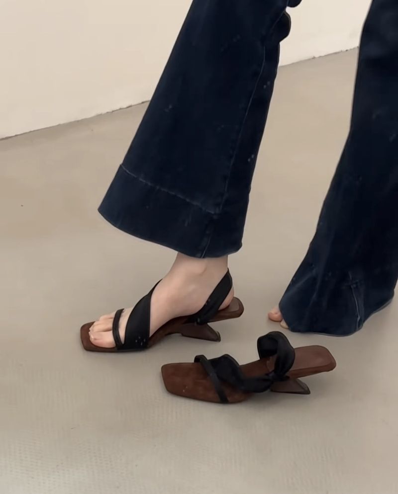 Sandales compensées à bout carré et bride en daim pour femme, style fille épicée, à blocs de couleurs, version coréenne d'été, à talons hauts et à bout ouvert_voghion.com