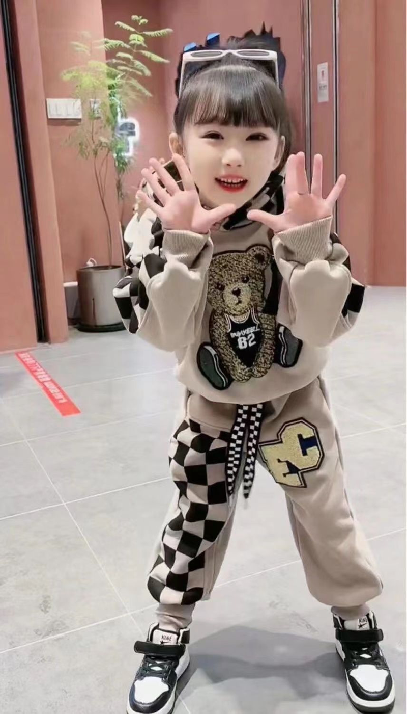Girls' hooded sweater set 2023 new small and medium-sized children's patchwork checkerboard top Harlan pants_voghion.com