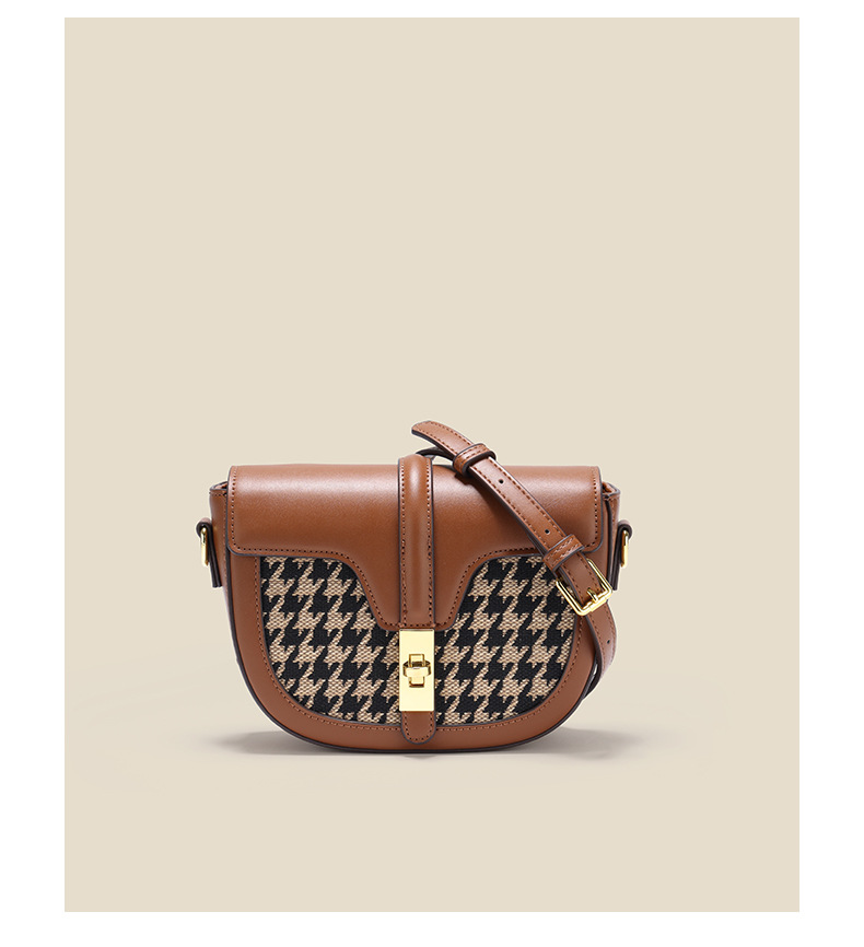 Houndstooth Latch Saddle 2024 Ny moderigtig alsidig crossbody gitterspænde skuldertaske_voghion.com