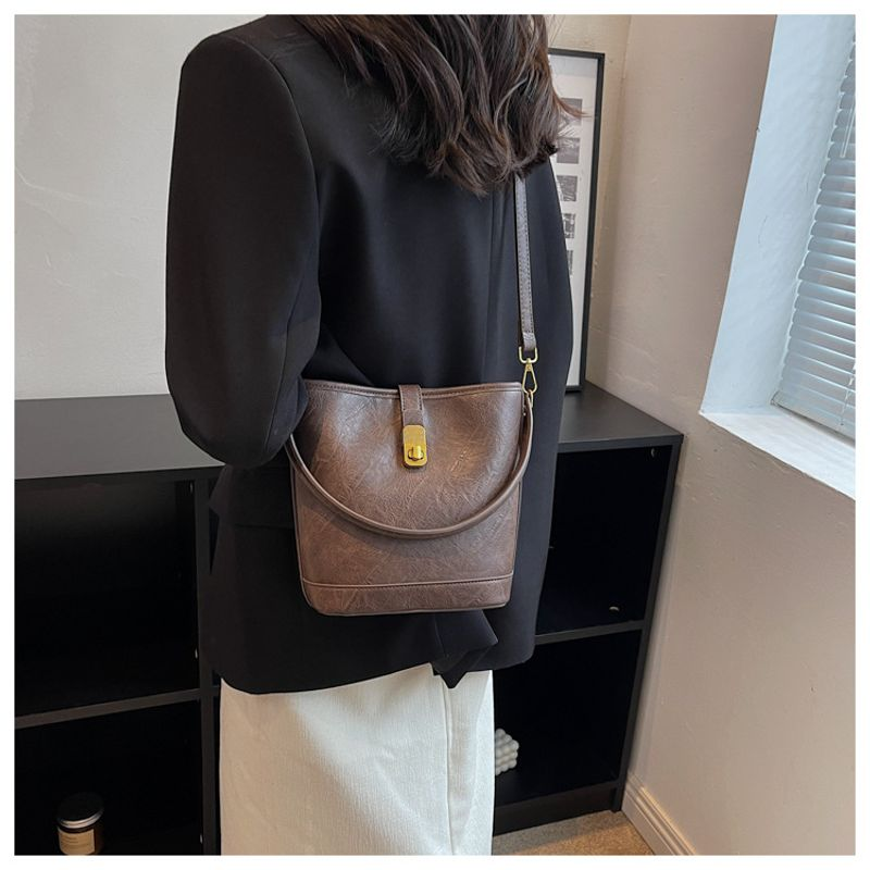 Kadınlar için yeni trend moda rahat niş tote büyük kapasiteli tek omuz pu banliyö kova çantası_voghion.com