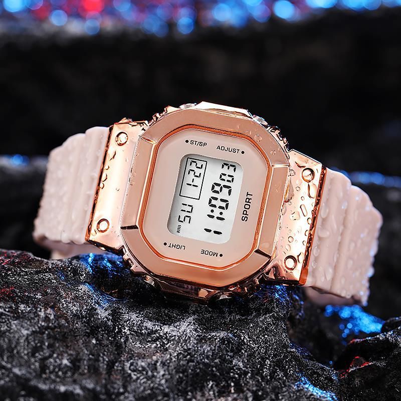 Elektronisk sportsur med enkelt display, firkantet ur, afslappet digitalt modeur til par, modeur_voghion.com