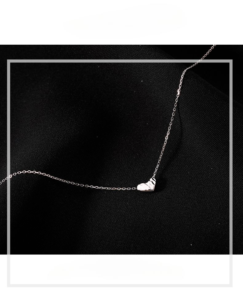 Collana con piccolo cuore in argento sterling per donna, ciondolo a clavicola dal design di lusso di alta gamma, leggero e di nicchia, con catena al collo._voghion.com