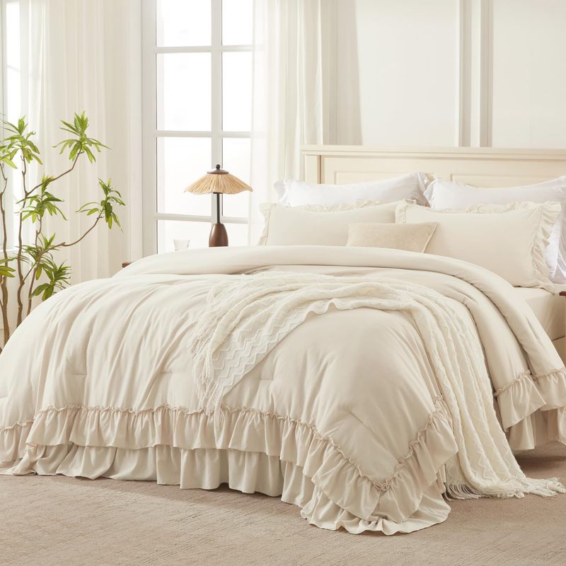 White Solid Color Duvet Cover Set With Ruffles - Fluffy Polyester Filled Quilted Comforter 3-Piece Bedding Set (Includes Pillowcases)_voghion.com