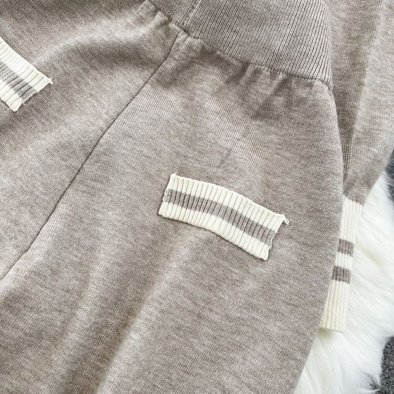 Dameskleding, klein, geurig model, contrasterende kleur, lange mouwen, ronde hals, trui, tweedelige set, hoge taille, rechte, wijde pijpenbroek_voghion.com