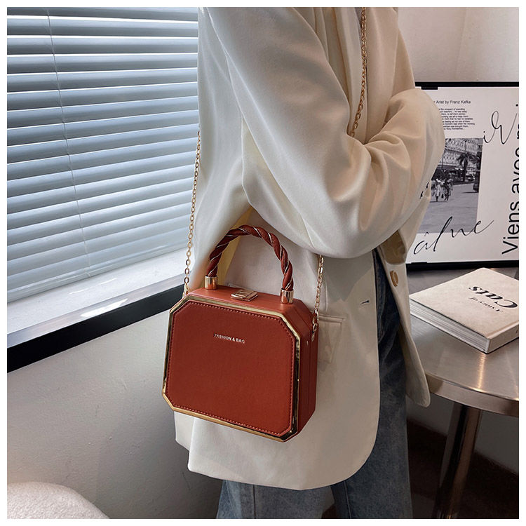 Borsa da donna: borsa a forma di scatola alla moda, semplice, versatile, Celebrity 2023 Nuova borsa a tracolla a catena squisita per donna_voghion.com